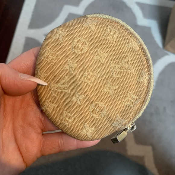 2006 authentic Louis Vuitton small coin pouch - Picture 4 of 16